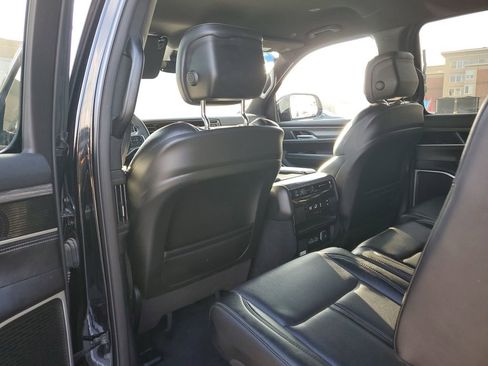 Used 2024 Jeep Wagoneer Series II w/ Flexible Seating Group image 15