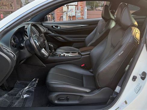 Used 2018 INFINITI Q60 2.0t w/ Moonroof Package RWD image 10