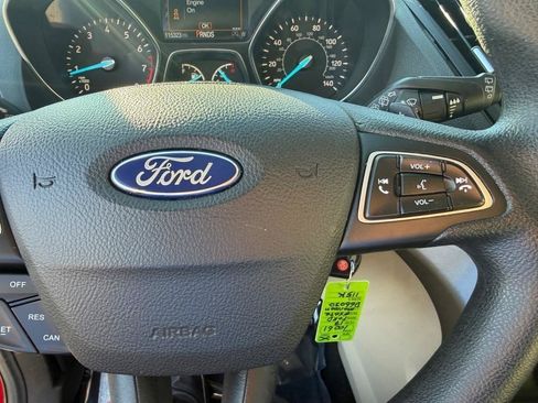 Used 2017 Ford Escape SE w/ Equipment Group 201A FWD image 27