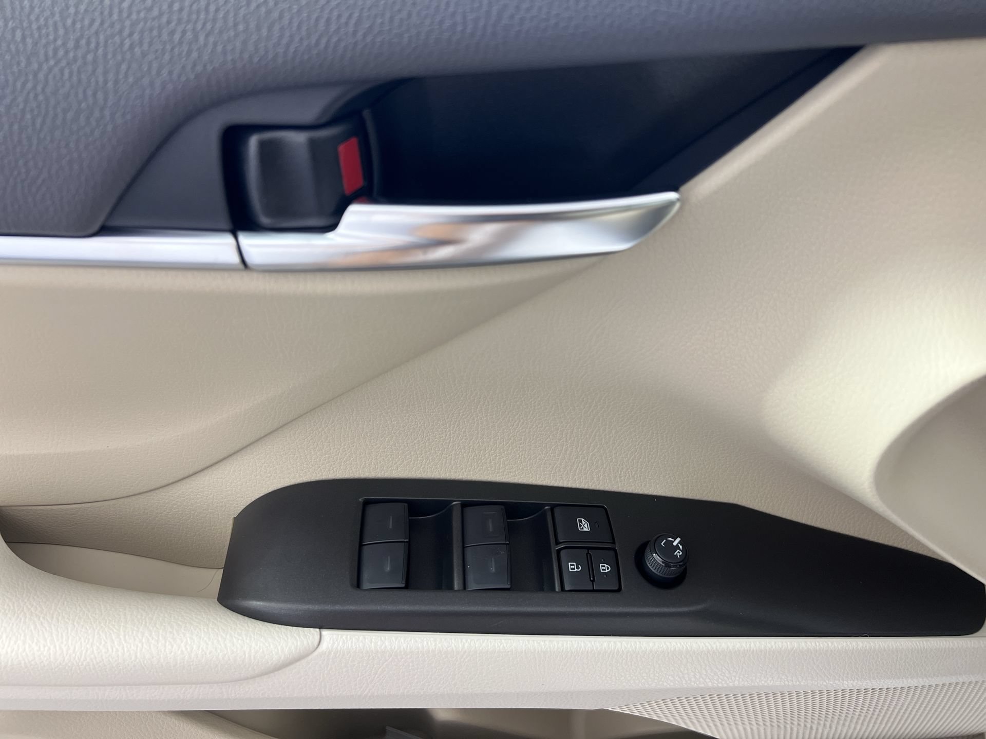 Used 2024 Toyota Camry LE w/ Convenience Package FWD image 16