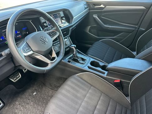 Used 2024 Volkswagen Jetta Sport image 9