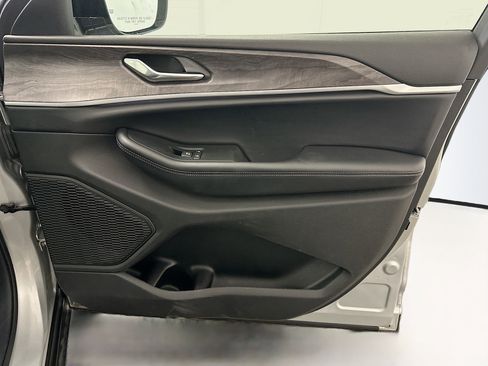 Used 2024 Jeep Grand Cherokee L Limited w/ Luxury Tech Group II image 36