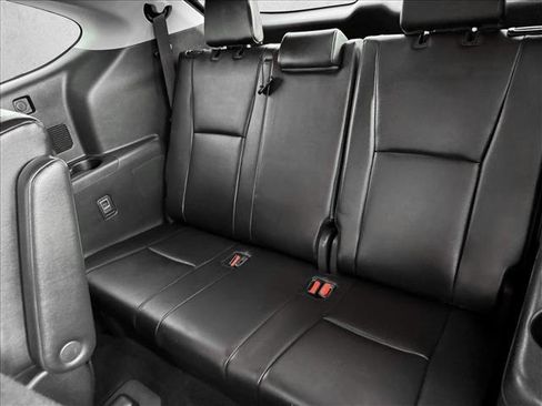 Used 2024 Toyota Highlander XLE image 18