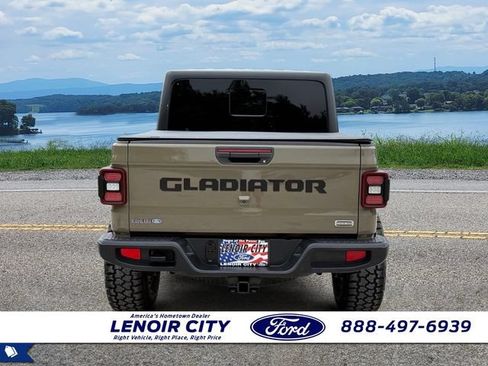 Used 2020 Jeep Gladiator Overland AWD/4WD image 4