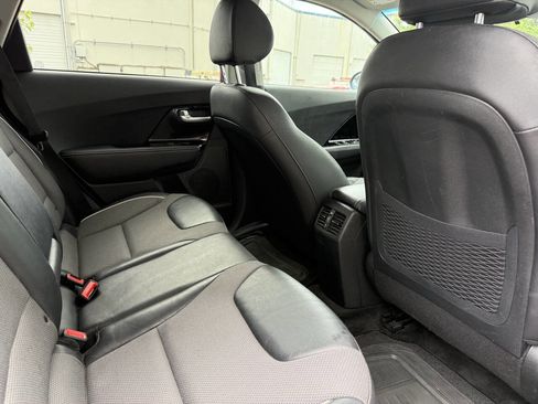 Used 2021 Kia Niro EX w/ Cold Weather Package FWD image 15