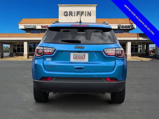 Used 2025 Jeep Compass Latitude w/ Sun & Sound Group AWD/4WD image 8