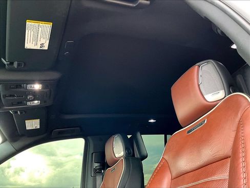 Used 2023 GMC Yukon Denali Ultimate AWD/4WD image 18