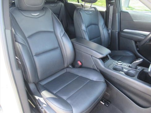 Used 2020 Cadillac XT4 Premium Luxury FWD image 9