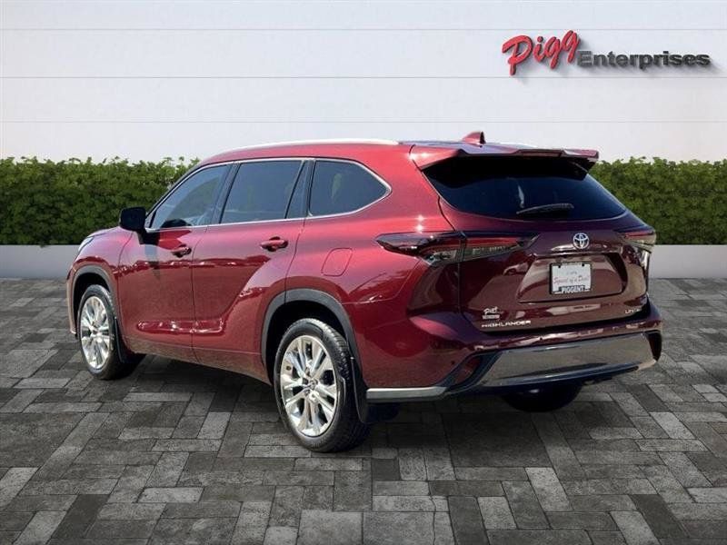 Used 2025 Toyota Highlander Limited FWD image 3