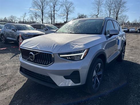 New 2025 Volvo XC40 B5 Core w/ Protection Package Premier image 4