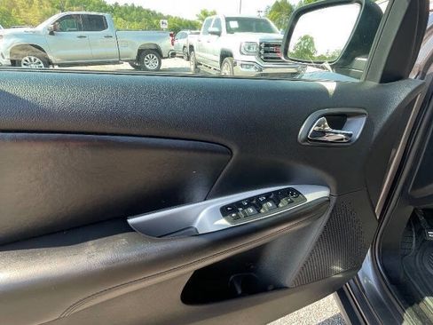 Used 2018 Dodge Journey SE w/ Blacktop Package FWD image 14