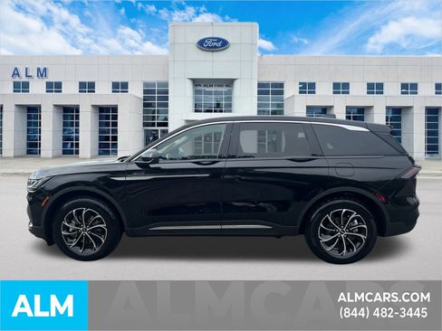 Used 2024 Lincoln Nautilus Premier w/ Equipment Group 102A image 10