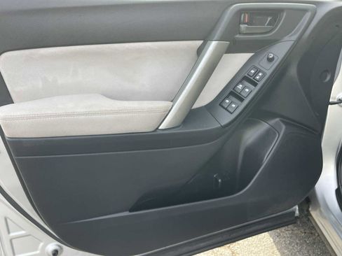 Used 2014 Subaru Forester 2.5i image 10