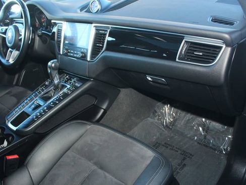 Used 2018 Porsche Macan Sport Edition image 28