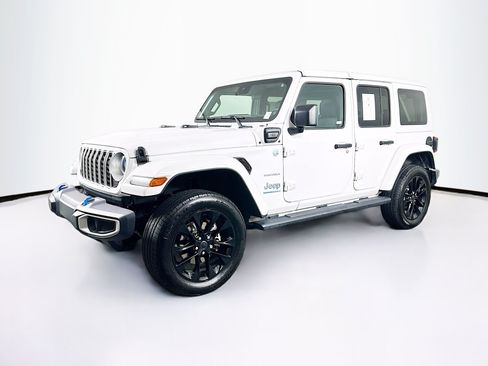 Used 2024 Jeep Wrangler Unlimited Sahara AWD/4WD image 3