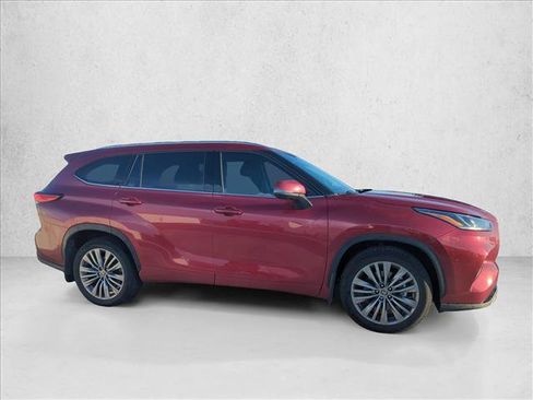 Used 2021 Toyota Highlander Platinum AWD/4WD image 4