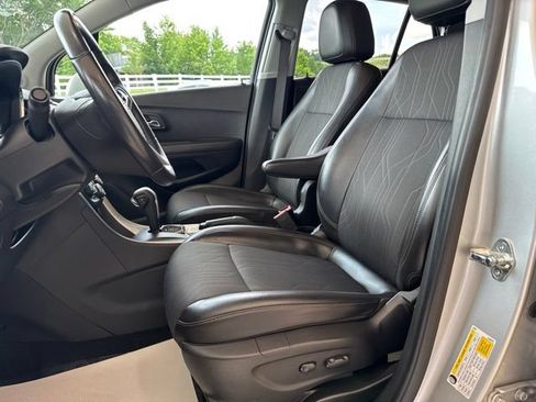 Used 2018 Chevrolet Trax LT w/ LT Convenience Package AWD/4WD image 14