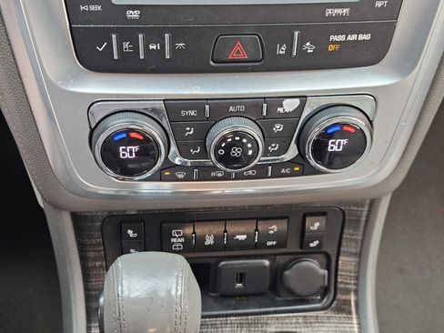 Used 2015 GMC Acadia SLT FWD image 17