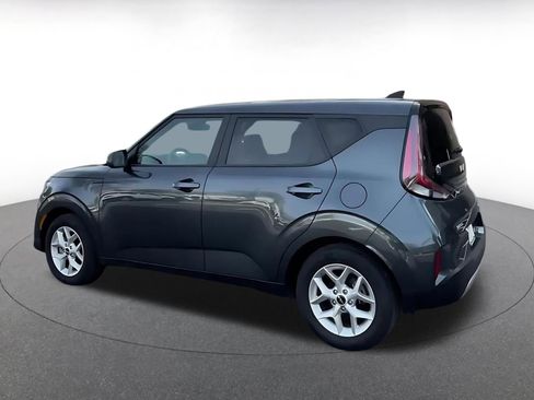 Used 2025 Kia Soul LX w/ LX Technology Package FWD image 10