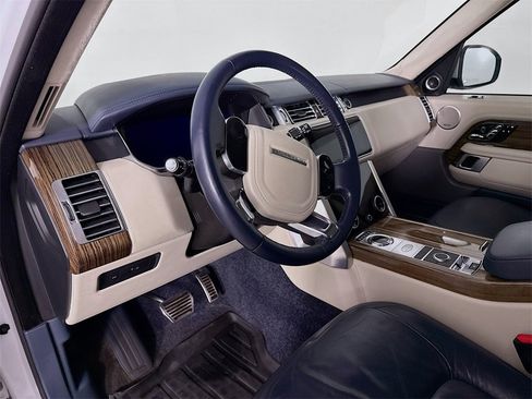 Used 2018 Land Rover Range Rover Autobiography image 4
