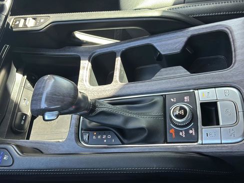 Used 2024 Kia Telluride SX w/ Towing Package image 32