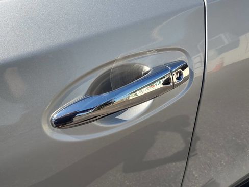 Used 2018 Nissan Rogue SV image 10