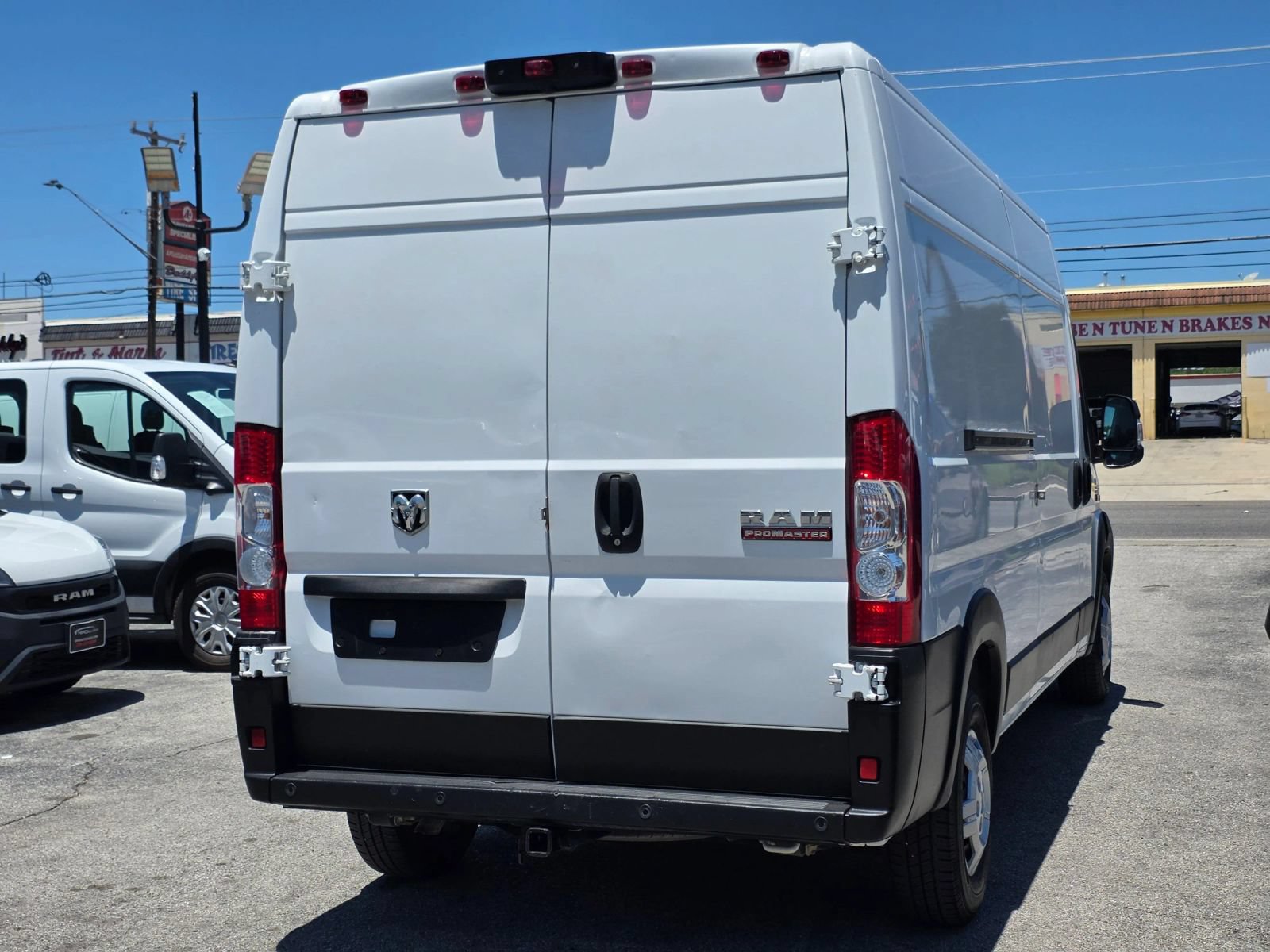 Used 2019 RAM ProMaster 2500 w/ Interior Convenience Group FWD image 3