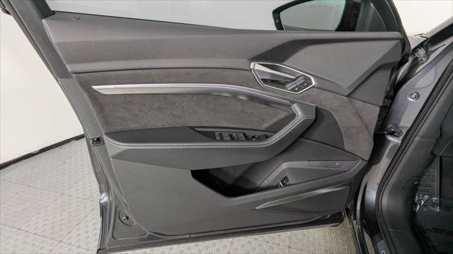 Used 2021 Audi e-tron Prestige w/ Prestige Package AWD/4WD image 13
