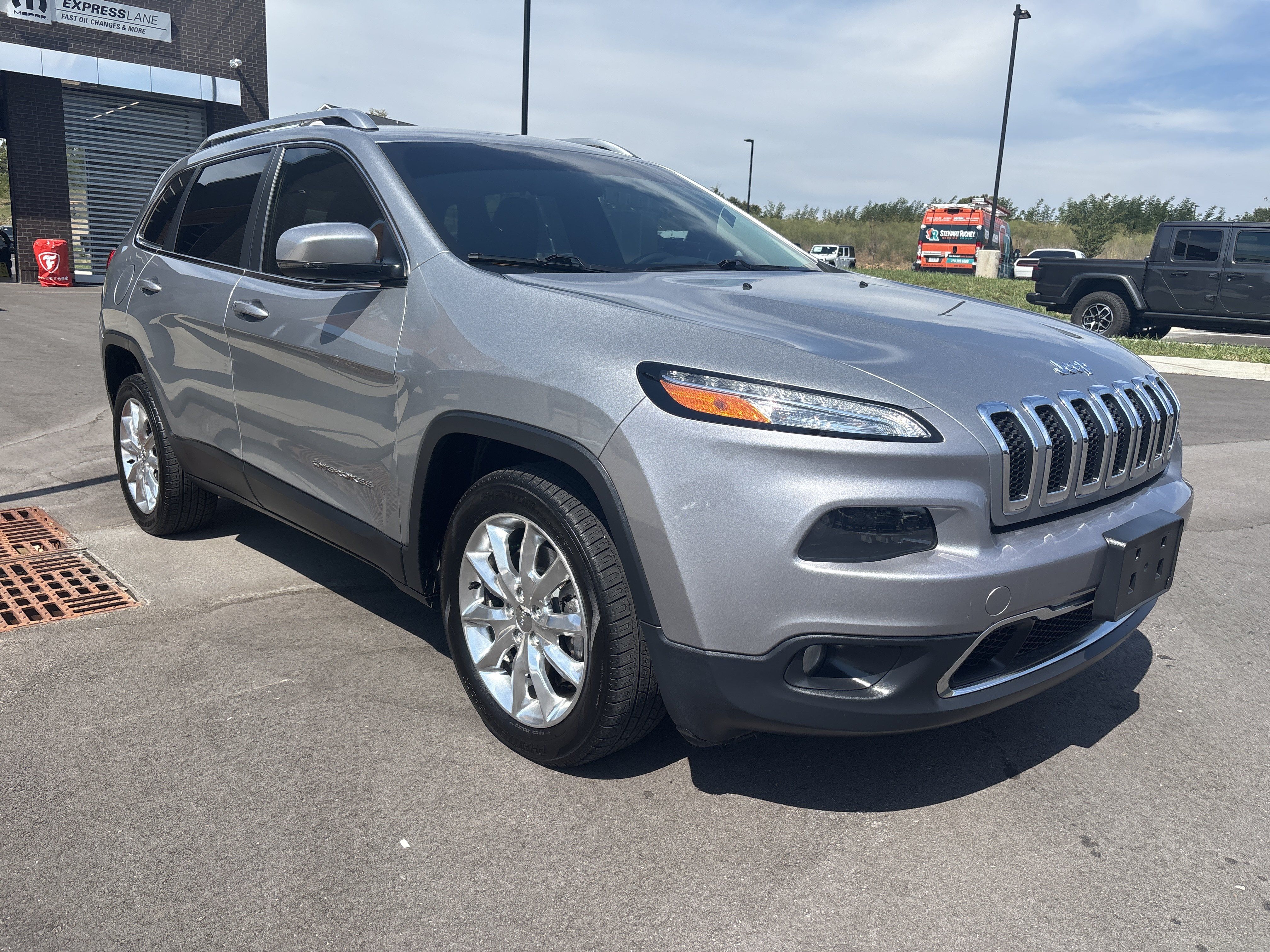 Used 2015 Jeep Cherokee Limited FWD image 7