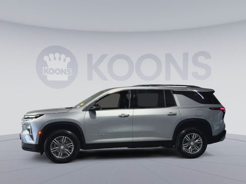Used 2024 Chevrolet Traverse LT w/ LPO, Floor Liner Package FWD image 7