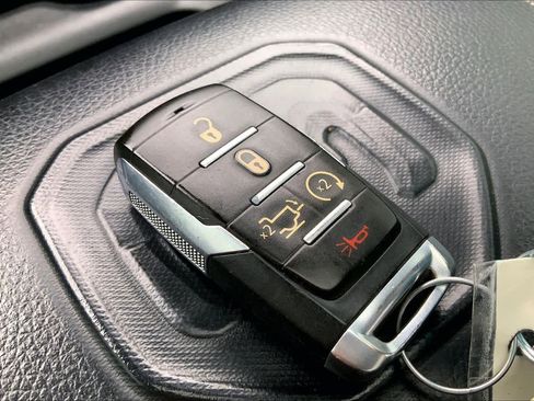 Used 2022 RAM 1500 Laramie w/ Sport Appearance Package image 15