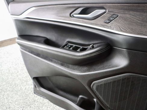 Used 2023 Jeep Grand Cherokee L Limited w/ Rear Seat Video Group I image 22