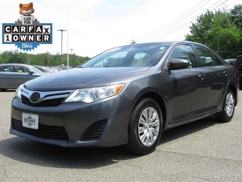 Used 2014 Toyota Camry LE FWD image 1