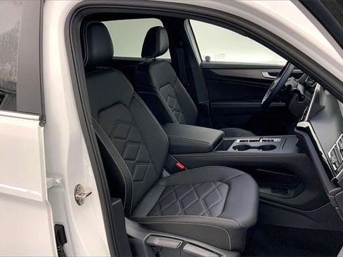 Used 2025 Volkswagen Atlas Cross Sport SE image 7