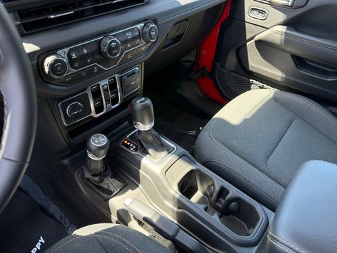 Used 2025 Jeep Wrangler Unlimited Sahara AWD/4WD image 13