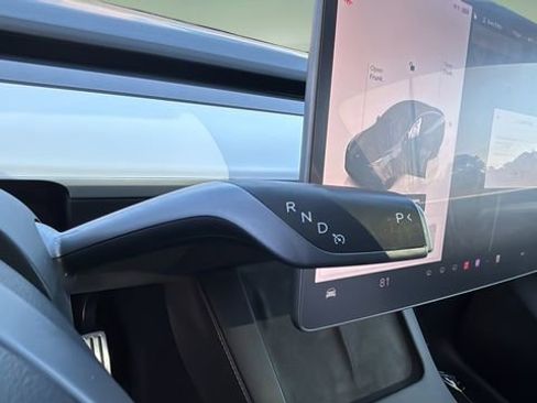 Used 2024 Tesla Model Y Performance image 29