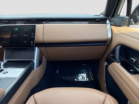 Used 2025 Land Rover Range Rover SE image 19