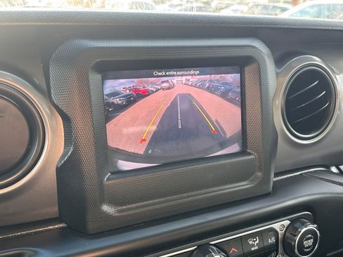 Used 2021 Jeep Wrangler Unlimited Sport image 23