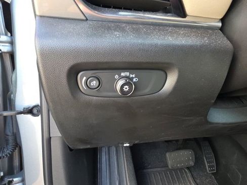 Used 2023 Chevrolet Traverse LS image 14