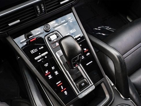 Used 2019 Porsche Cayenne Turbo image 24