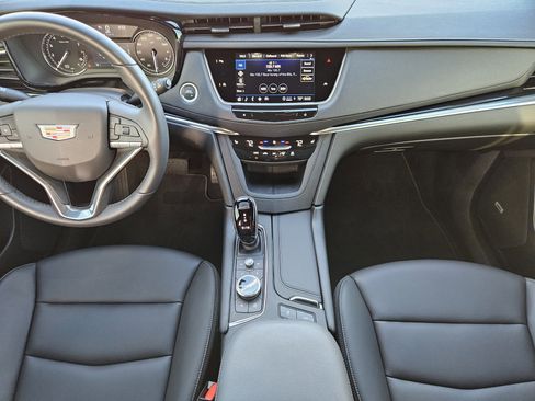 New 2025 Cadillac XT6 Luxury image 18