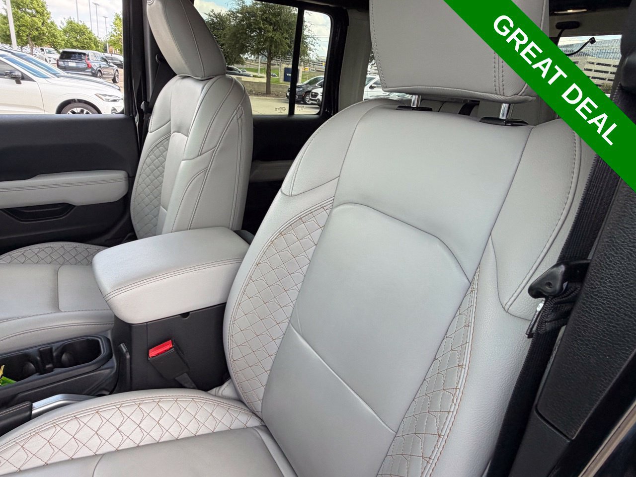 Used 2021 Jeep Wrangler Unlimited Sahara AWD/4WD image 36