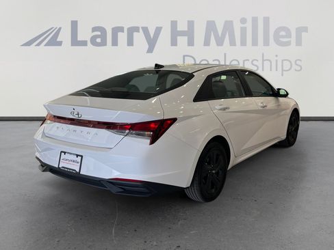 Used 2023 Hyundai Elantra SEL image 5