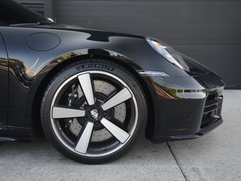 Certified 2025 Porsche 911 Carrera S RWD image 36