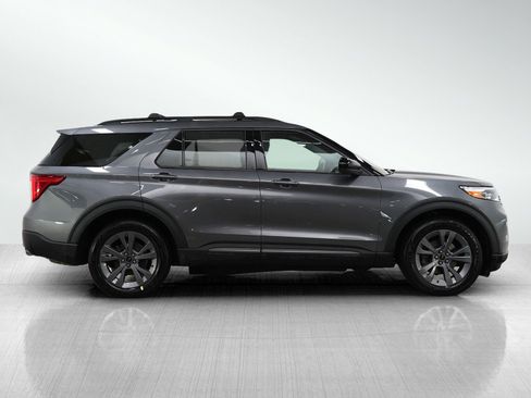 Used 2022 Ford Explorer XLT w/ XLT Sport Appearance Package image 6