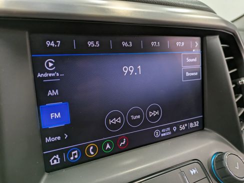 Used 2023 GMC Acadia SLT w/ Elevation Edition image 11