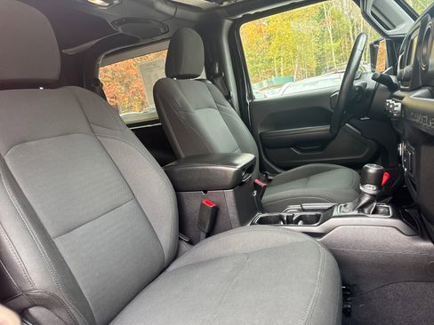 Used 2018 Jeep Wrangler Sport image 23