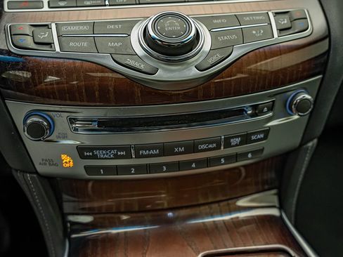 Used 2015 INFINITI Q70 3.7 w/ Deluxe Touring Package AWD/4WD image 35