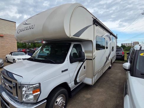 Used 2017 Ford E-450 and Econoline 450 Super Duty w/ Motorhome Prep Package RWD image 3