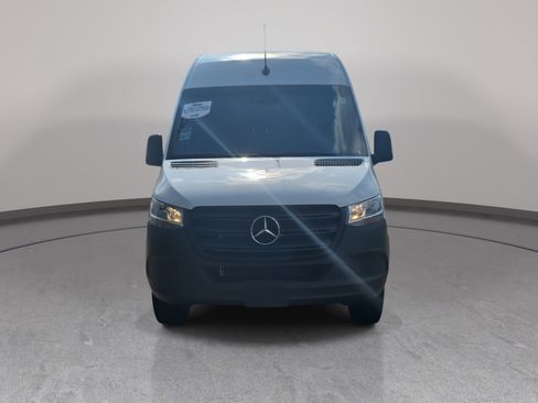 Used 2024 Mercedes-Benz Sprinter 2500 image 2